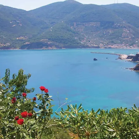 μeropi & Natalia Villa Skopelos