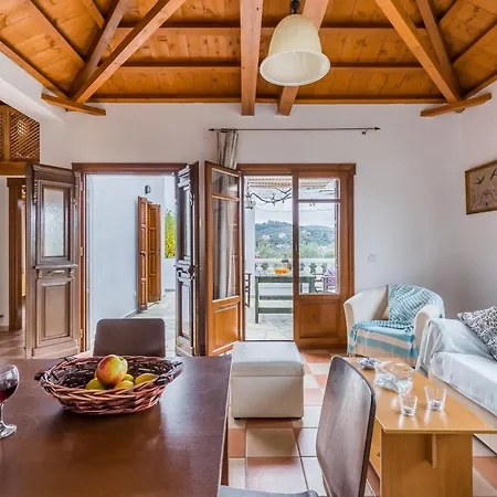 μeropi & Natalia Villa Skopelos Town